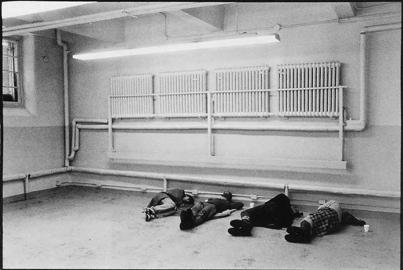 Michel Gravel, Dernier recours, Montréal: un café, un sandwich, quelques heures pour dormir au chaud), janvier 1989. © Michel Gravel