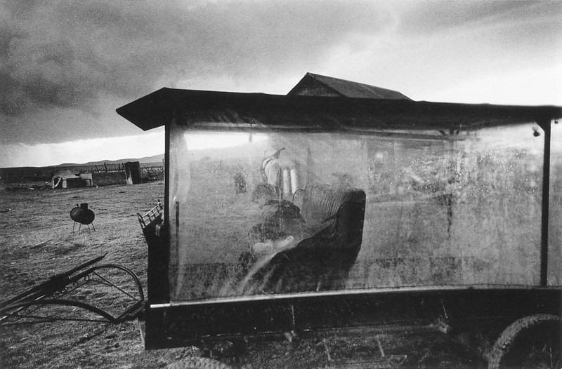 Larry Towell, Camp 4, La Botella. © Larry Towell