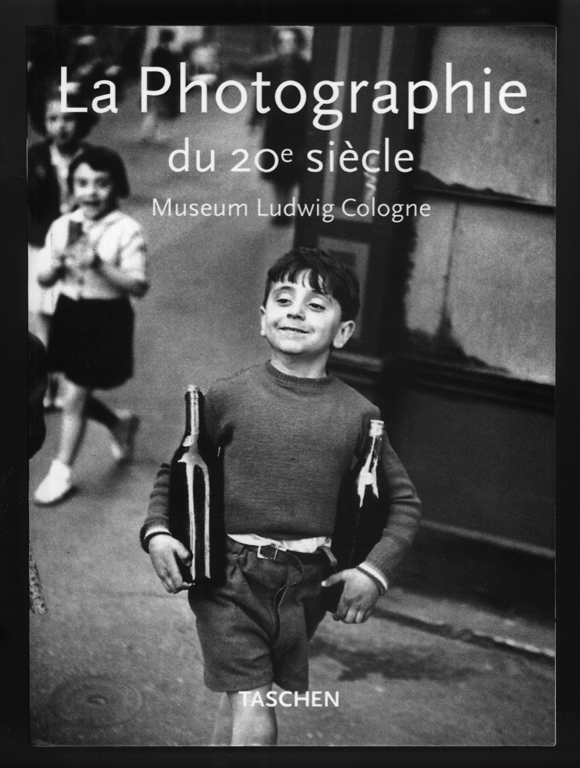 La Photographie du 20e siècle, Musée Ludwig de Cologne, Éditions Taschen, Allemagne, 1996, Avant-propos de Mark Scheps, 760 pages. 39.95$