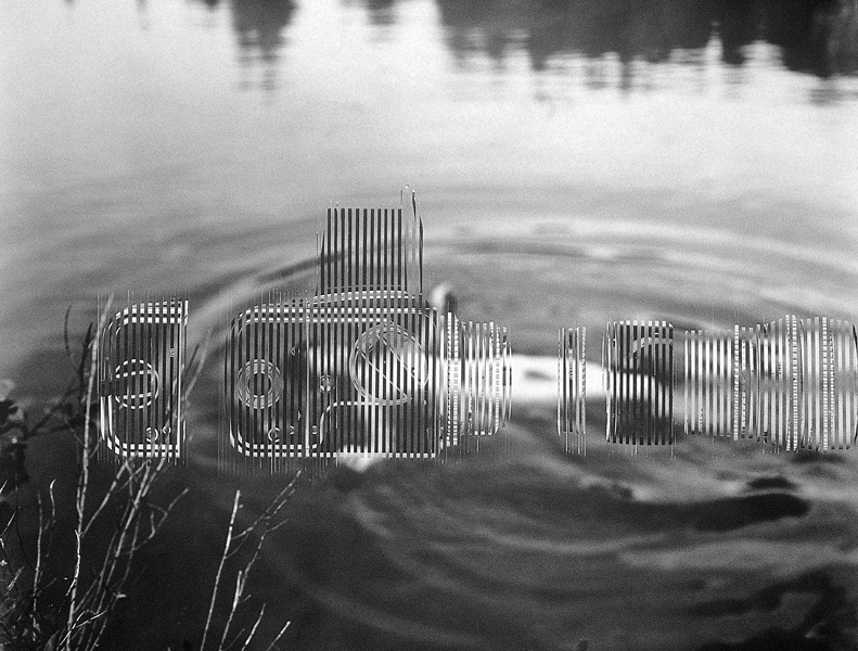 Andrea Szilasi, Body-camera in Lake, 1998, photo-collage, épreuve argentique, 148 cm x 181 cm. © Andrea Szilasi