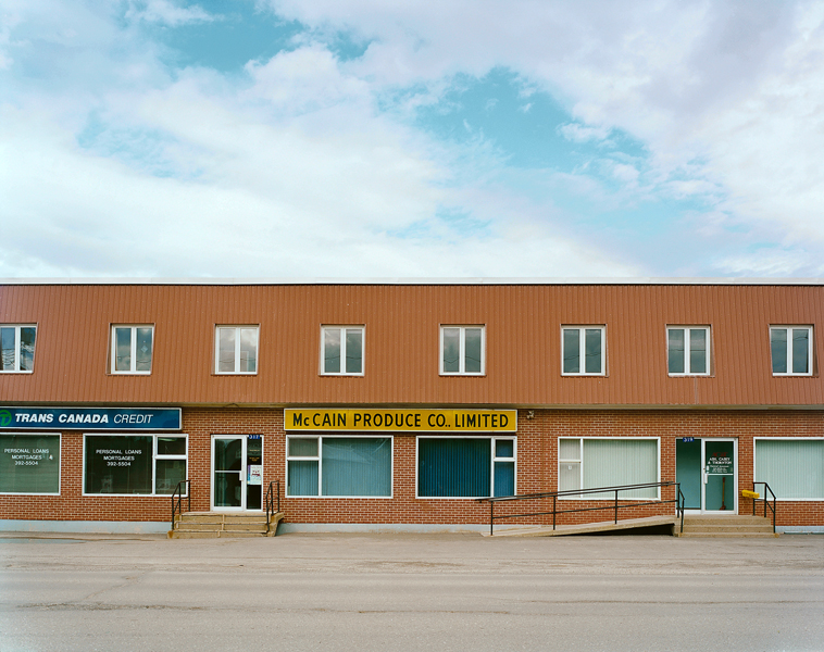 Robyn Collyer, The McCain Family Commission: View ; Storefront, épreuves couleur, 76 x 101 cm, 1997, collection Beaverbrook Art Gallery. © Robin Collyer