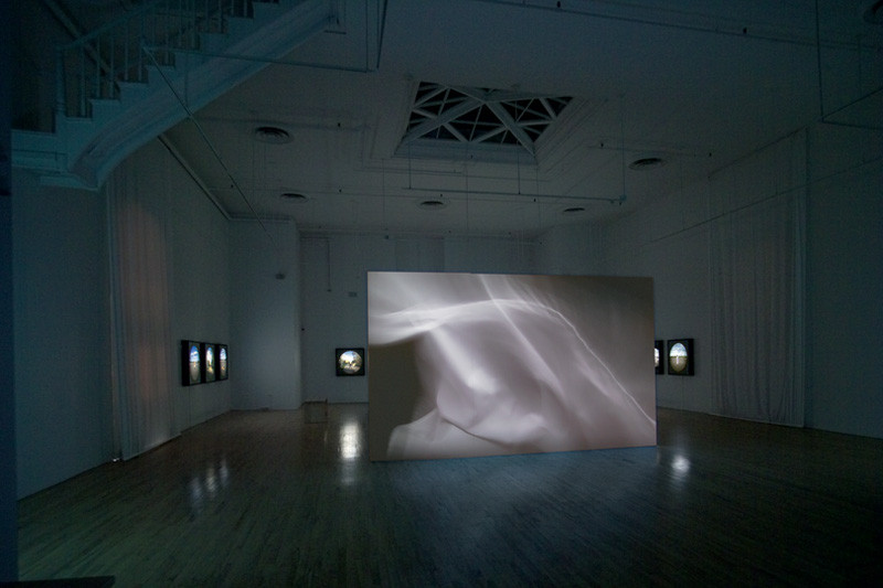 Sémaphores. Projection vidéo de 6:40 min avec son et vues d’installation, 2005. © Manon De Pauw