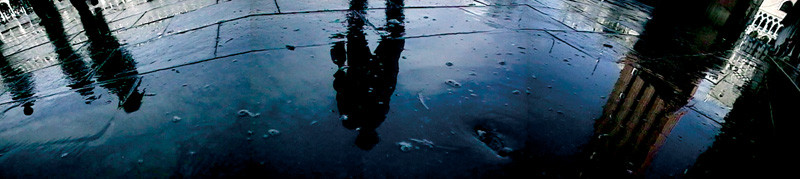 Jana Sterbak, Waiting for High Water, 2005-2006, projection vidéo en triptyque, dimensions variables, vues d'installation et images extraites de l'œuvre, avec la permission de la Galeria Antoni Tàpies de Barcelone. © Jana Sterbak