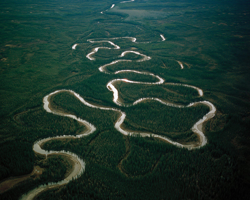 Eamon Mac Mahon, Winding River, Northwest Territories, 2005, 81 x 102 cm. © Eamon Mac Mahon