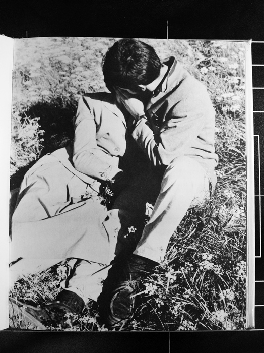 Pages intérieures des livres suivants / interior pages from the following books : Québec, une autre Amérique, Michel Régnier ; Guerre aux loups !, Marcel Cognac ; Où la lumière chante, François Lafortune ; Image et verbe, Irène Chiasson ; Quinze novembre, album collectif / collective album