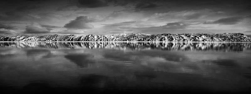 Yoanis Menge, Nunavut, 2013. De la série / from the series HAKAPIK, 2012-2015. 35 épreuves argentiques / 35 gelatin silver prints, 60 × 91 cm ou/or 60 × 163 cm.