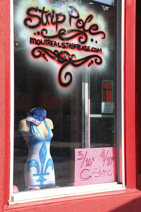 Robert Walker, Pole dancer costume shop, rue Sainte-Catherine est, 2013