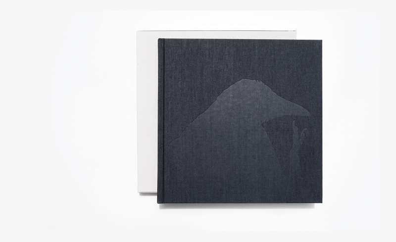 Masahisa Fukase, Ravens, Mack Books, Londres, 2017 (réédition), 148 pages, 100 photographies