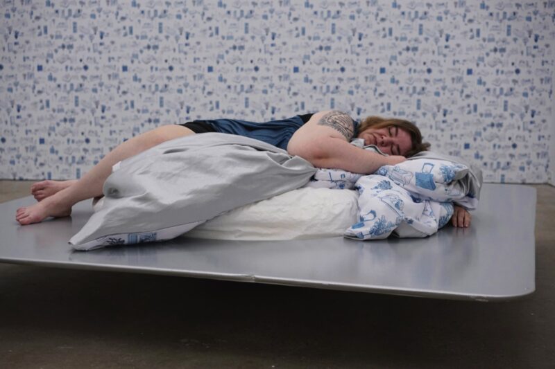 Cindy Baker, Crash Pad, 2016, sculpture, performance, photo : Stephanie Patsula